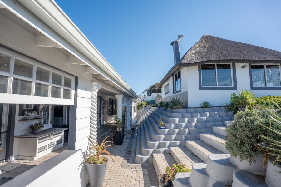 4 Bedroom Property for Sale in Cannon Rocks Eastern Cape